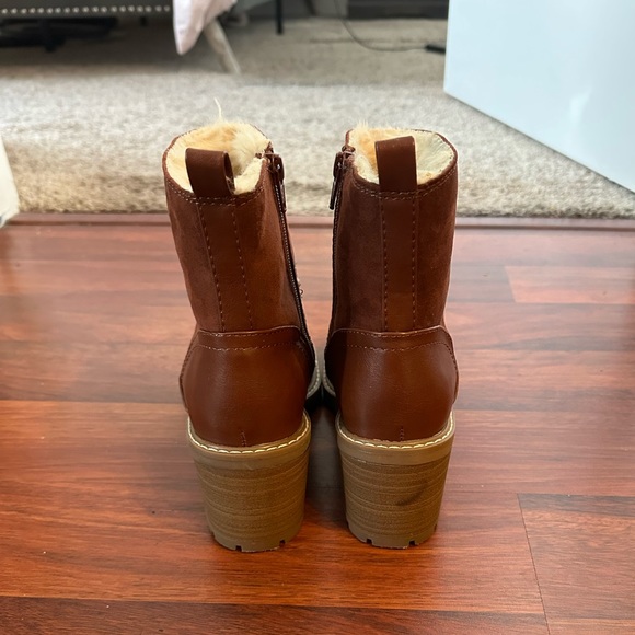 Brown Lug Sole Fur-lined Boots - size 7.5 - Picture 3 of 7